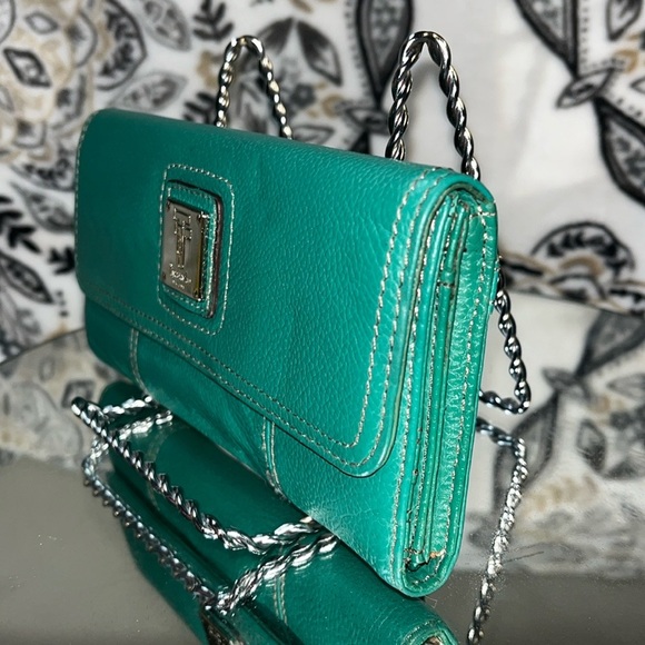 Tignanello Womenโs Shoulder Bag, GreenPebble Italian Leather W/ Matching Wallet - Picture 2 of 16